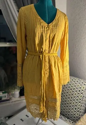Monoreno Yellow long-sleeve dress with pleated