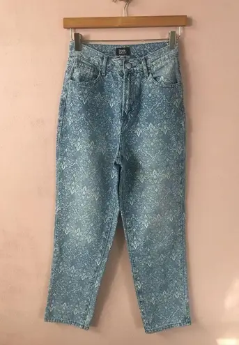 Simple Society Light Wash Blue Paisley Mom Jeans EUC Size XS