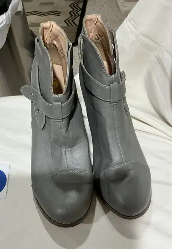 Woman’s Chase & Chloe Andrea 1 Chunky Heel Strappy Ankle Booty Gray Size 10