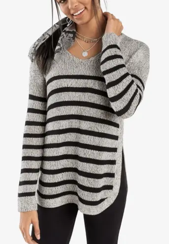 Harper Heritage Striped V-Neck Salt & Pepper Sweater Size S
