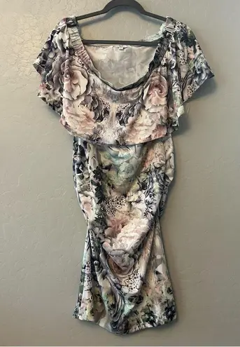 Ripe a pea in the pod maternity floral off the shoulder dress size medium White