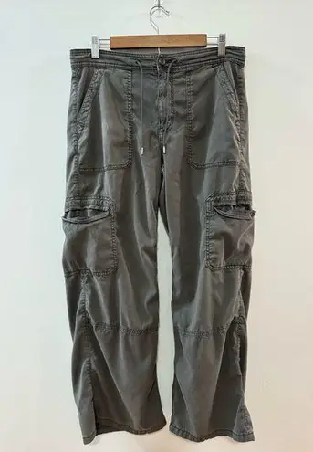 American Eagle Pre-Owned Size 10 Short  Baggy Wide Leg Green Cargo Pants