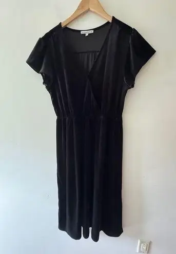 See And Be Seen Black Velvet Short Sleeve V Neck A Line Dress Size L