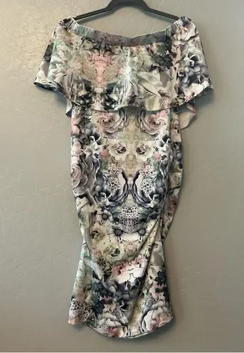 Ripe a pea in the pod maternity floral off the shoulder dress size medium White