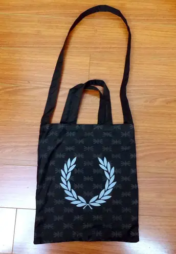 Fred Perry Tote Bag Black Laurel Wreath Logo Carryall Shopper Crossbody Nylon