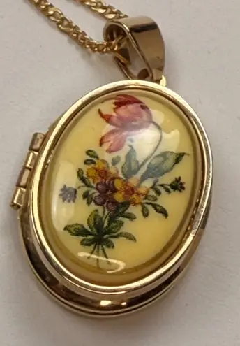 Vintage victorian style Gold