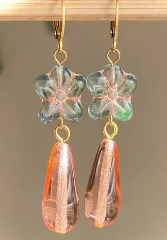 Handmade quality Czech glass flower beads & teardrops dangle earrings💚