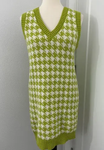 Stitch & Pine Large Green, White Houndstooth Sleeveless V