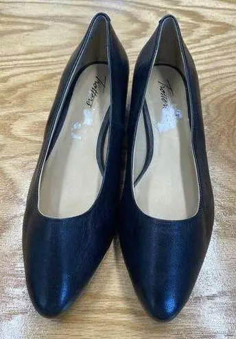 Trotters Jewel Pumps Heels Women's 7.5 W Navy Leather Slip