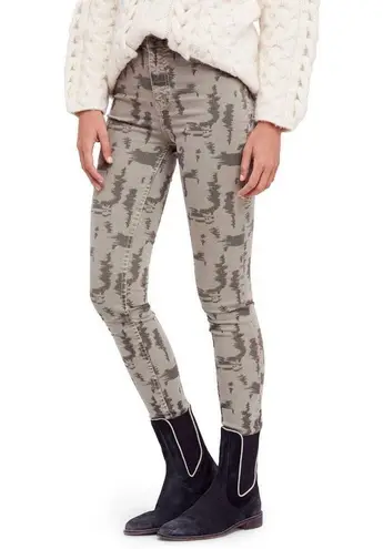 Free People  Women's Green Long and Lean Edgy Camo Skinny Denim Jeans - 27‎