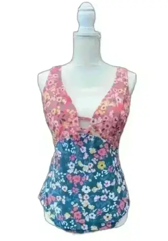 Palisades Beach Club NWT V