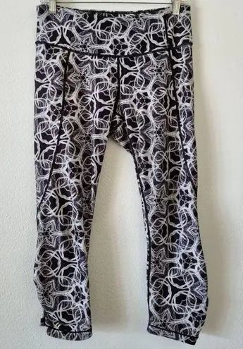 Calia by Carrie Underwood Essential Geo Printed Tight Fit Capri Leggings Black Size M