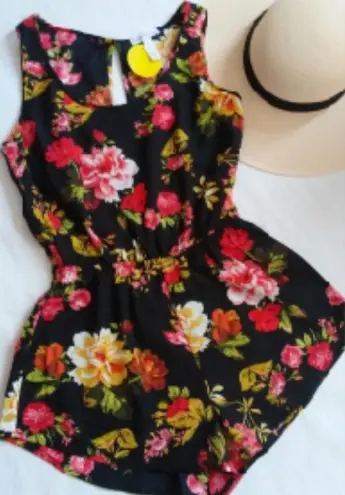 Women’s Small Floral Romper | Anthropologie Ambiance | Stylish & Fun Black