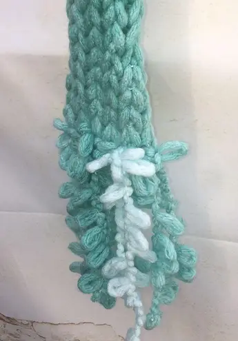 New Handcrafted Chunky Knit Ombré Scarf and Beanie Winter Accessory Set