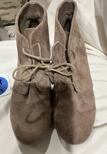 Woman’s Dr Scholl Memory Foam Comfort Fit Dakota Brown Suede Booty Size 7