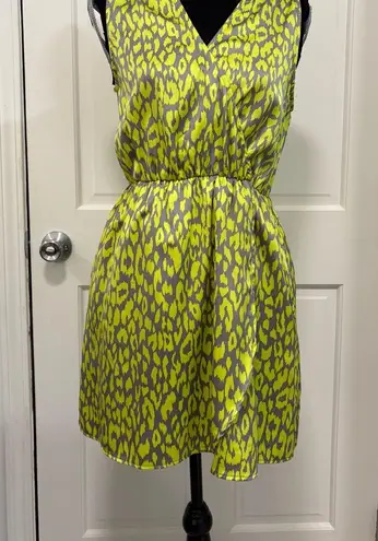 Mimi Chica Sleeveless Leopard Print Mini Dress Green/Gray V-Neck Pockets Silky