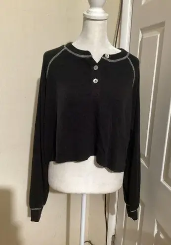 NIA Pullover Shirt Womens Medium Cropped Henley Long Sleeve Contrast Stitch Top Black