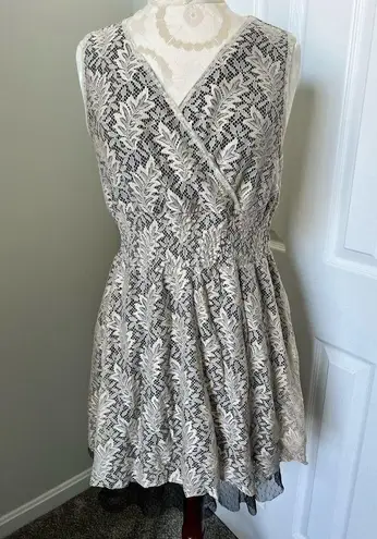 Ultra Pink Junior's Beige Lace Dress Size Large