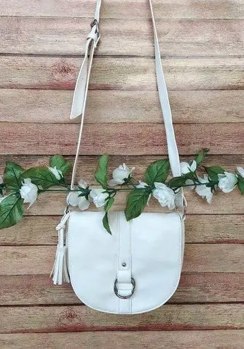 White Avon Signature Collection Vegan Leather Crossbody Purse Adjustable MINT