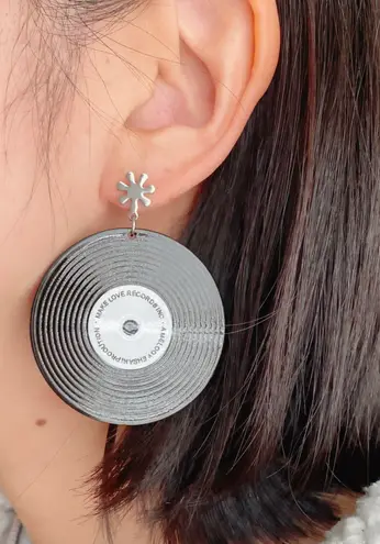 Handmade funky y2k retro style vinyl record dangle earrings💕