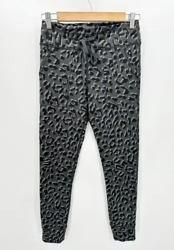 Offline By Aerie Green Cheetah Animal Print Stretch Joggers Women's Size Medium Gray