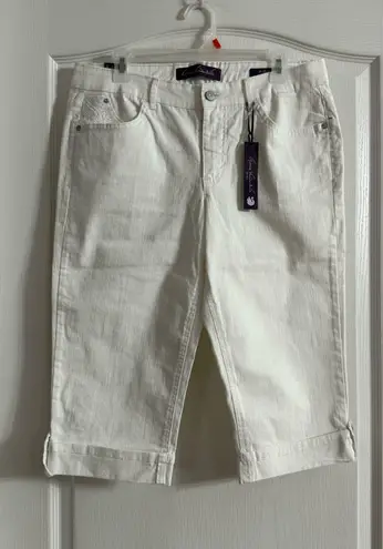 Gloria Vanderbilt Aiden Skimmer Embroidered Capris NWT Sz 10. 5072