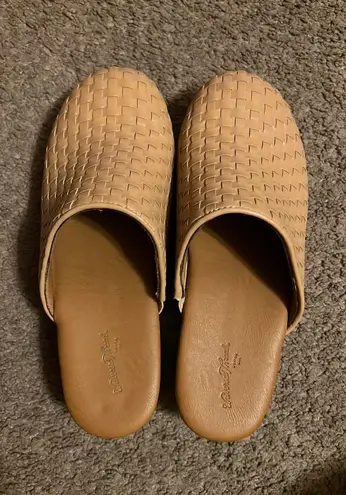 Universal Threads Clogs - Image 1