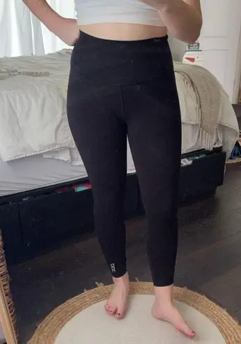 Lorna Jane Black Cropped Leggings