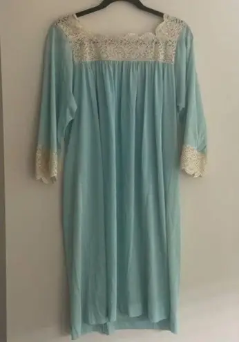 Vintage Blue and Cream Lace 1/2 Sleeve Nightgown Chemise Lingerie Dressing Gown