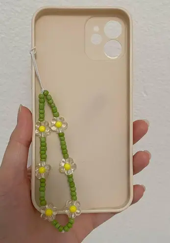 Handmade daisy chain beaded phone charm 🌼✨