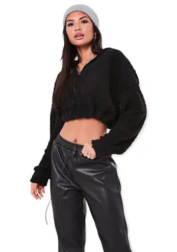 Missguided 🔃 Teddy V Front Black Cropped Hoodie