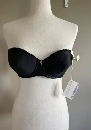 Vintage Black Seamless Strapless Bra Floral Applique New With Tags Size undefined