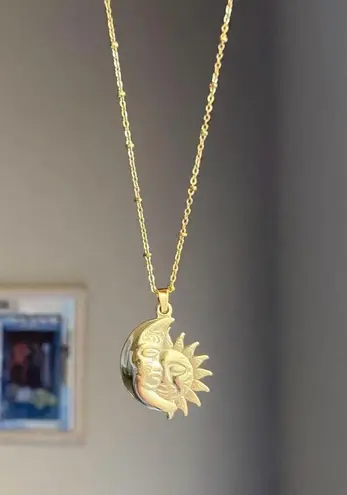 Handmade gold tone stainless steel whimsical vintage boho style sun & moon necklace🌛🌞