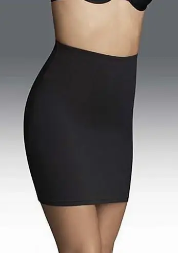 Maidenform Black Self Expresss Hi Waisted Half Slip Skirt