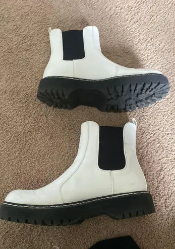 White boots Size 9