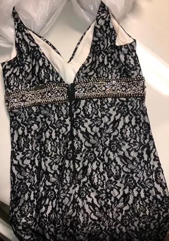 Black/White Lace prom dress Black Size 4
