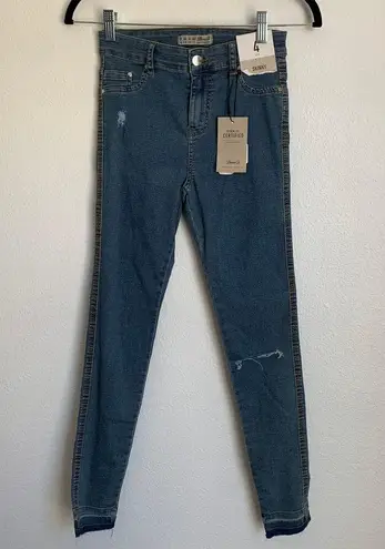 Denim & Co 5/$25 NWT Denim Co. Light Wash Skinny Jeans