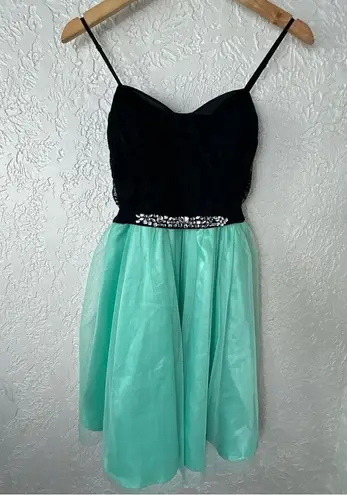 Mystic | Lace Bodice Tulle Beaded Mini Party Dress NWT By Buckle Size M