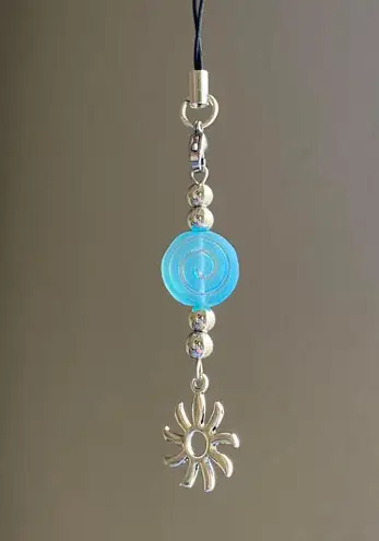 Handmade czech glass swirl shell & sun keychain/bag charm/accessory 🌀☀️