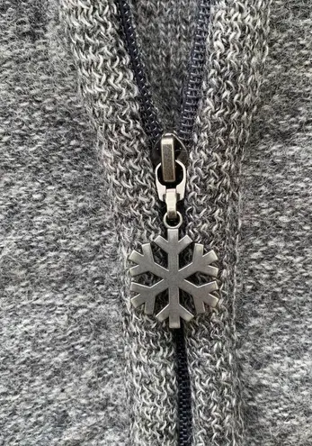 Cabela's Cabela’s gray embroidered snowflake sweater vest winter christmas ugly