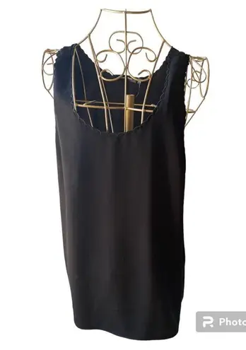 Doe & Rae black scallop detail top S