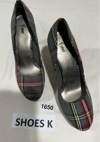 Fioni Womans Fiomi Gray Red Plaid Fabric Platform Heel Shoe 9.5 NWOT