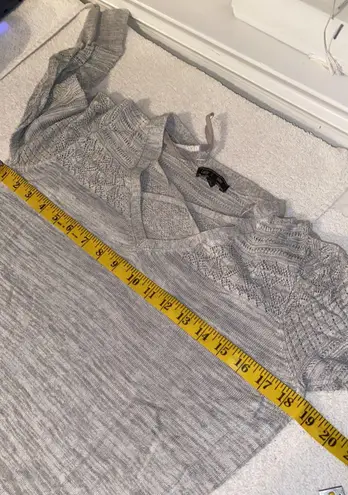 Lety & Me sweater criss/cross v-neckline elbow length sleeve size small