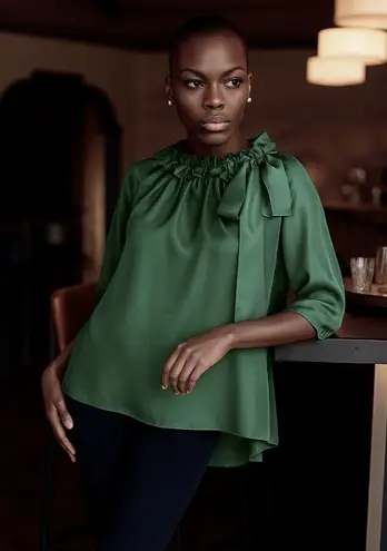 Never A Wallflower Saint Sinner Top‎ Blouse Emerald Green Silk Satin Sz M NWT Size M