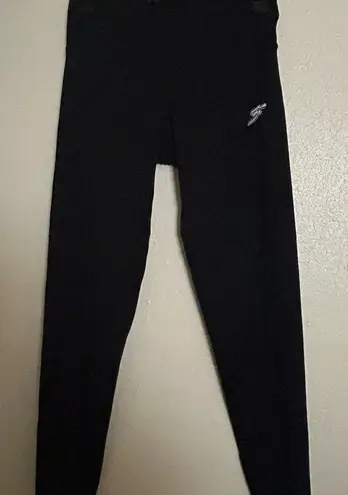 Sleek Black Capris with Form