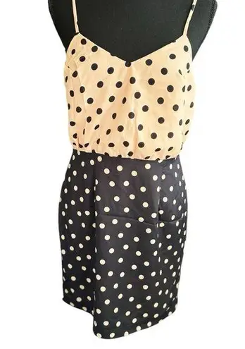 Peppermint Two-tone polka dot dress:
Elegant dress with a strappy design