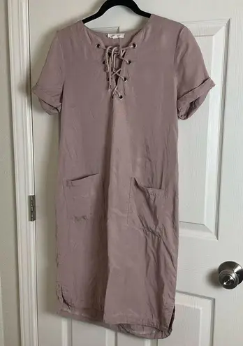 Illa Illa  shift dress with lace up front and patch pockets Size medium - Image 1