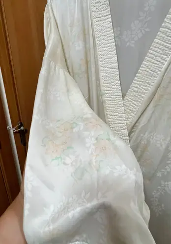 Unique Vintage Vintage Barbizon Satin Floral Robe