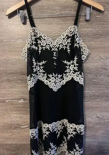 Wacoal Embrace Lace Slip Dress Black Ivory New Sz M Sexy Sheer Embroidered