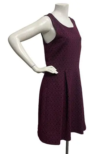 41 Hawthorn Women's Med Sleeveless Maroon Pleated Knee Length dress Silhouette